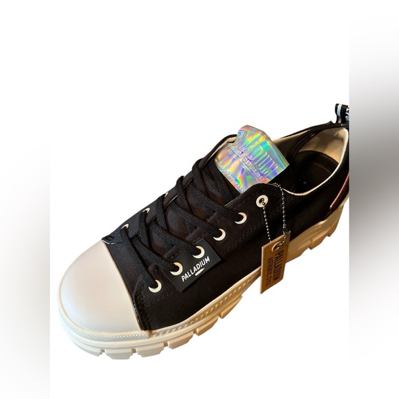 Palladium Black and White REVOLT LO TX | Size 8.5 M runs 1/2 larger | New in Box - Picture 8 of 14